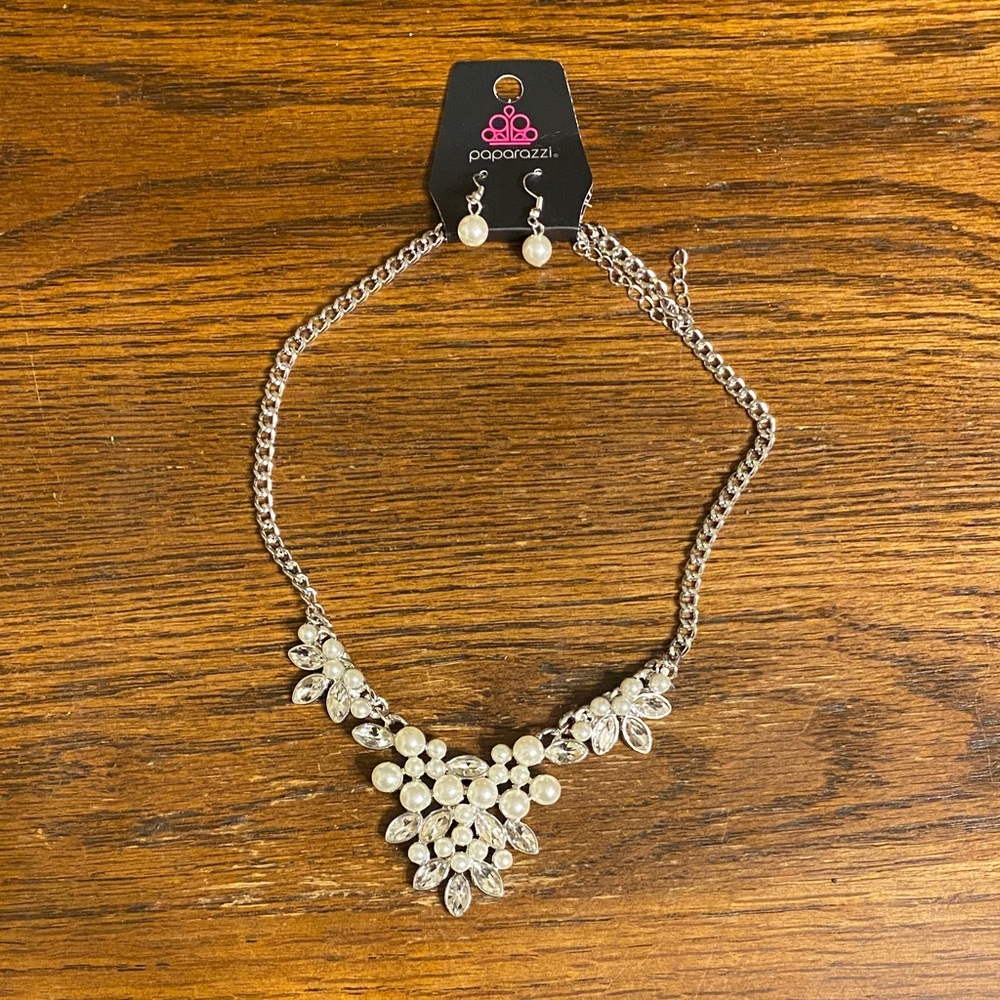 Paparazzi Silver Floral Pearl Rhinestone Statement Necklace Earring Set - Picture 2 of 5
